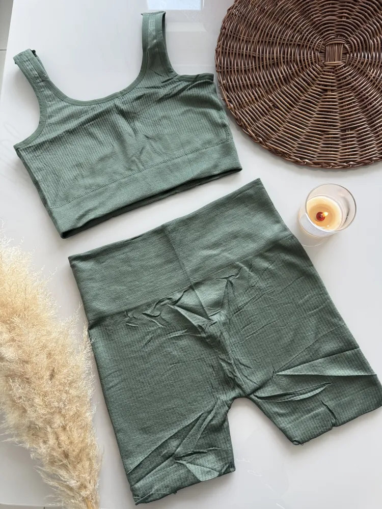 CONJUNTO FITNESS IMPORTADO  - VERDE ESCURO