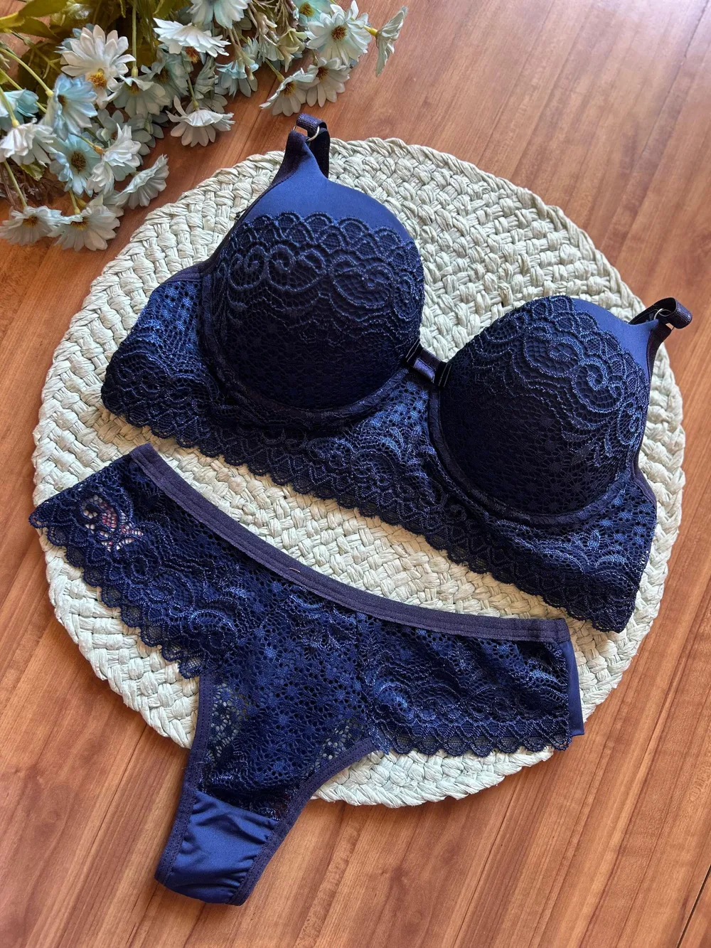 Conjunto Mulher Elegante - Detalhe